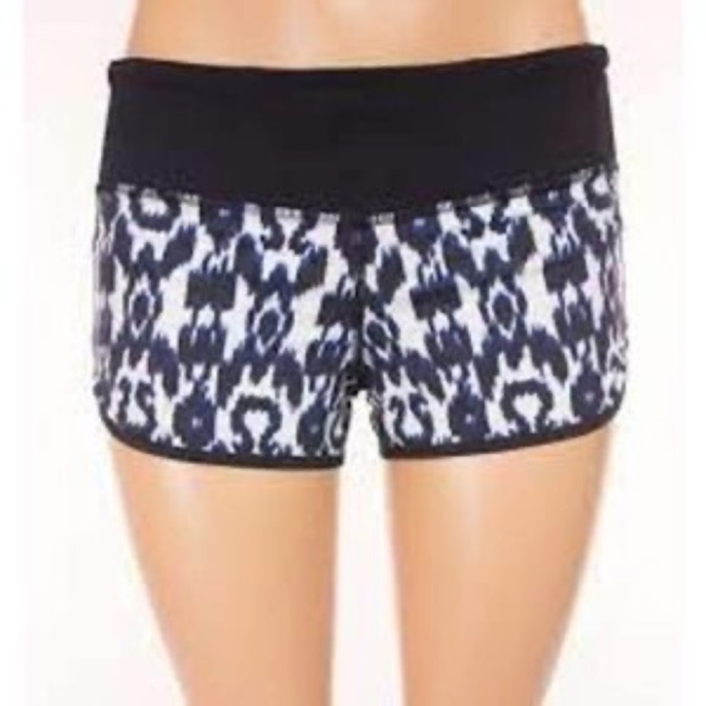 Lululemon Speed Short in Ikat size 6